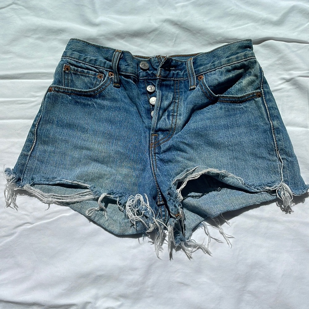 Levi booty shorts